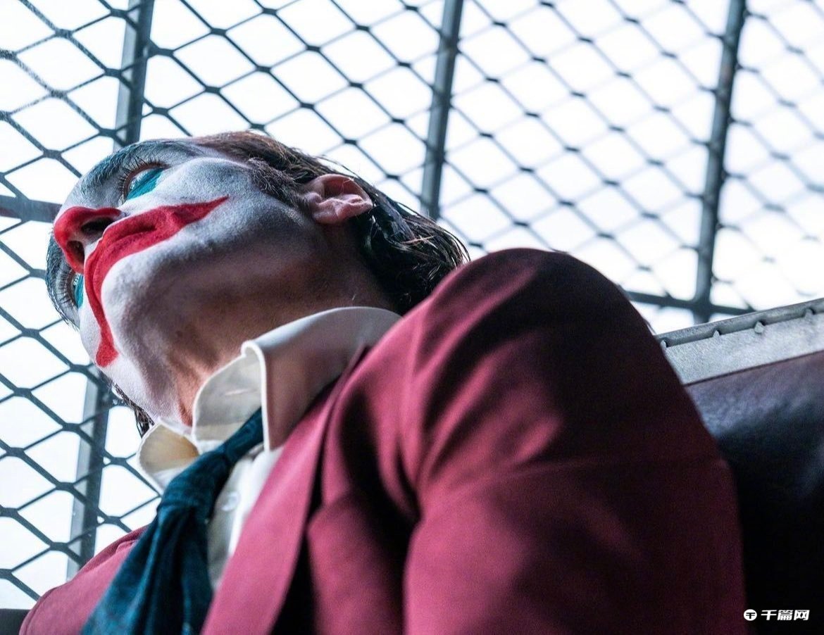 DC新片《小丑2》宣布杀青，片名为《小丑：二联性精神病》